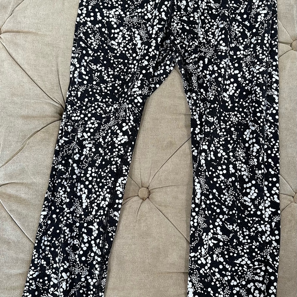 Lululemon leggings size 4